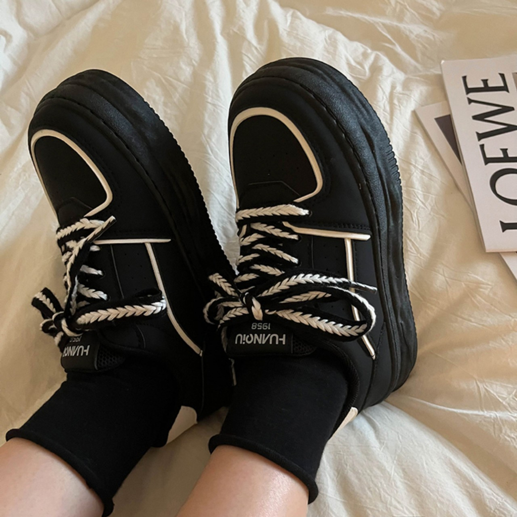 Giày thể thao nữ Ulzzang Eyty nâng độn đế cao 5cm răng cưa to mềm thoáng cá tính năng động màu đen trơn/kem