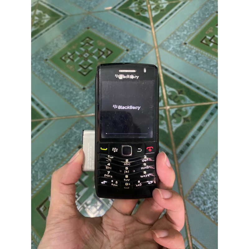 Điện thoại Blackberry 9105 cổ zin nguyên tem ốc đít