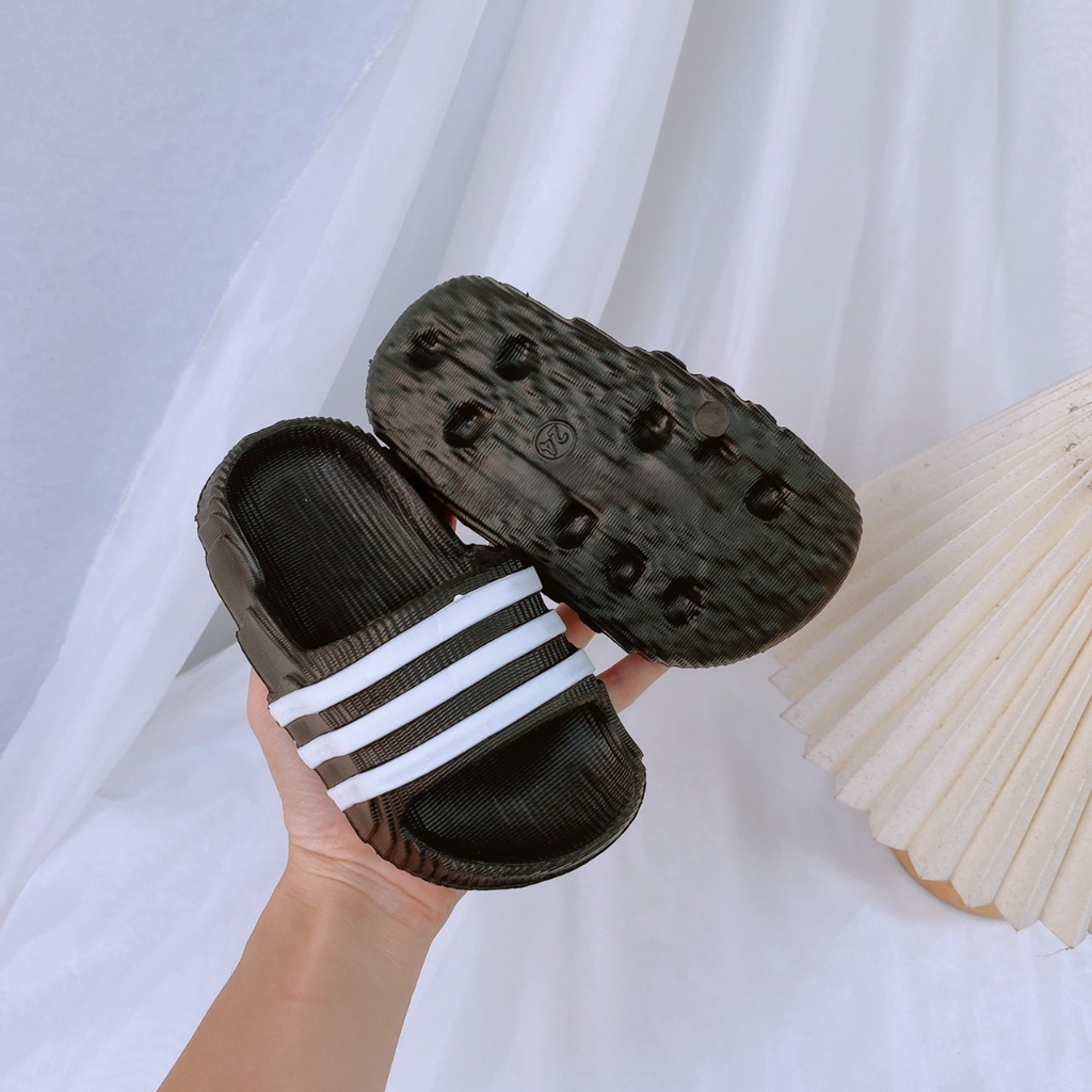 Dép Lê Siêu Nhẹ Đế Đúc Chống Trơn Quai Ngang 3 Sọc Hot Trend Cho Bé Trai sz 24-35