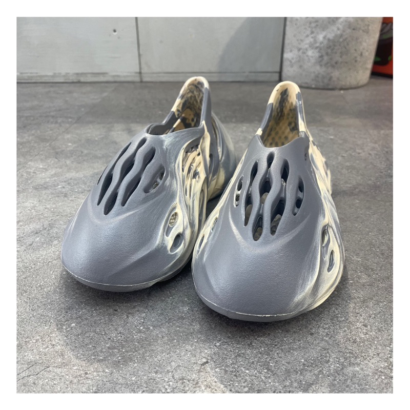 GIÀY YEEZY FOAM RUNNER ‘MXT MOON GREY’ Code: GV7904
