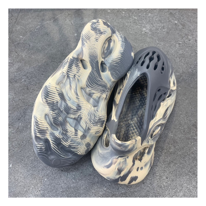 GIÀY YEEZY FOAM RUNNER ‘MXT MOON GREY’ Code: GV7904