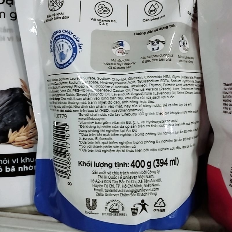 Nước rửa tay lifebuoy túi 400g loại bỏ tất cả các vi khuẩn bám vào da tay.