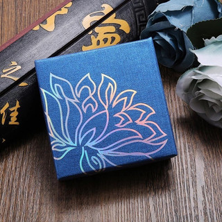 Hộp đựng chuỗi đá phong thủy in hoa sen size 9x9x3cm