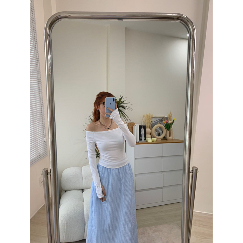 Áo thun tay dài trễ vai phong cách sexy, chất thun co giãn.