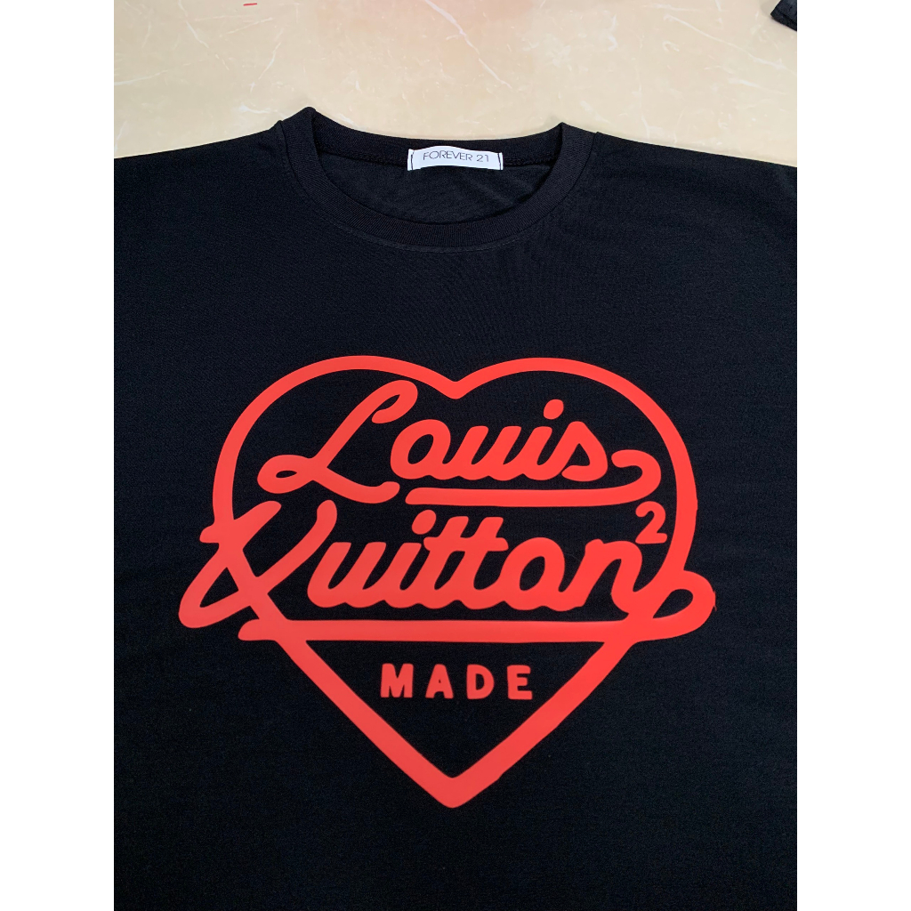 Aó phông LV tim đỏ .Hàng đủ size S , M , L , XL