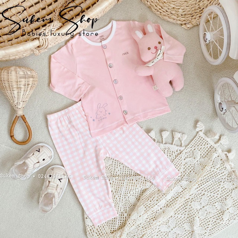 Bộ dài tay NOUS vải peptit khuy giữa