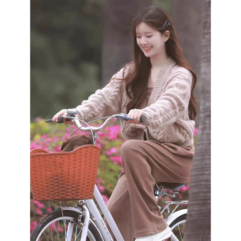 cổ chữ V phong cách Hàn Quốc
