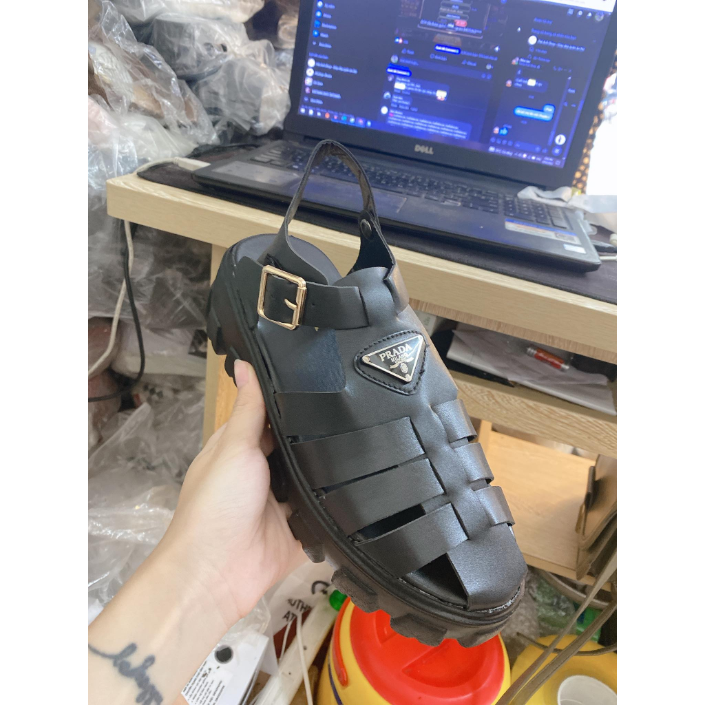 Dép quai hậu Prada quai cài khuy đế độn 5cm