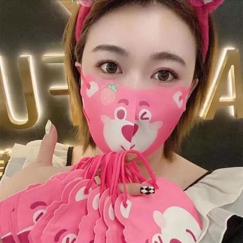 Khẩu trang 3D in hình gấu dâu dễ thương
