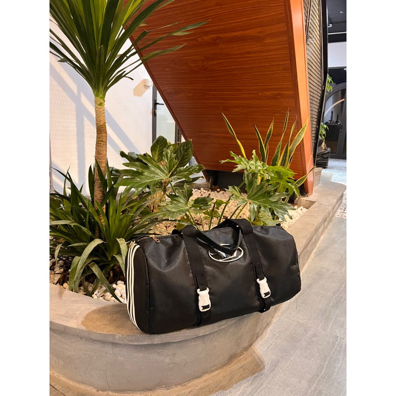 Túi du lịch mác D phối kẻ sọc vải dù có dây đeo chéo