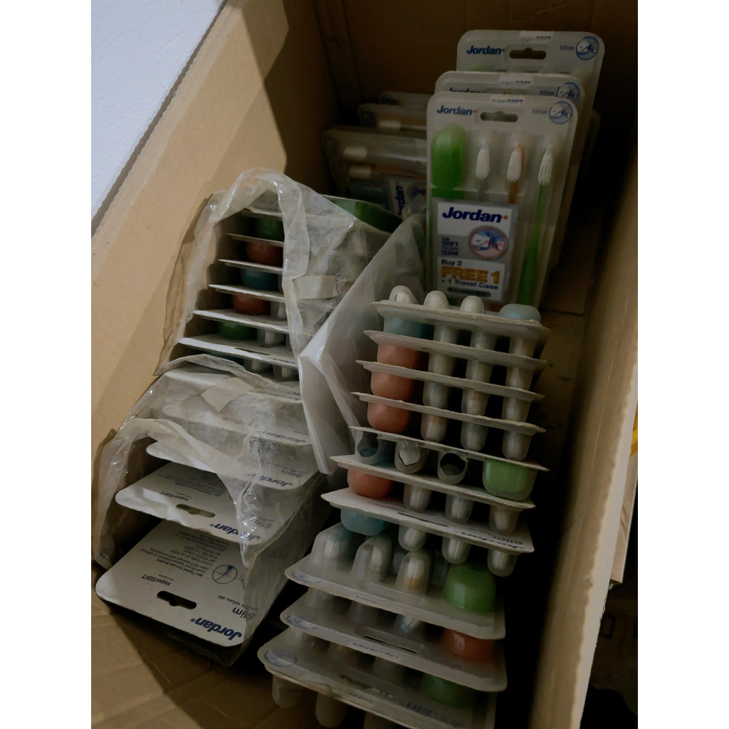 Thanh lý Pack 3 bàn chải đánh răng Jordan slim soft lông mềm