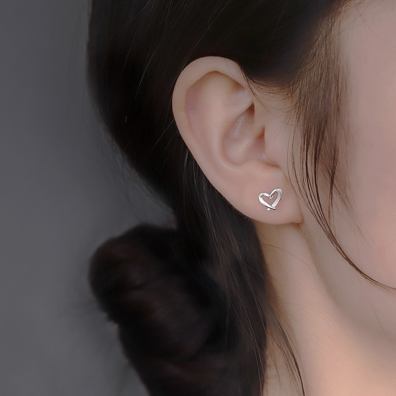 Khuyên tai nữ mạ bạc S925 hình trái tim cá tính
