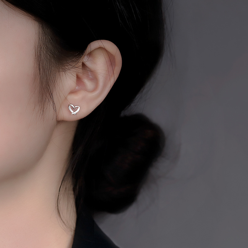 Khuyên tai nữ mạ bạc S925 hình trái tim cá tính