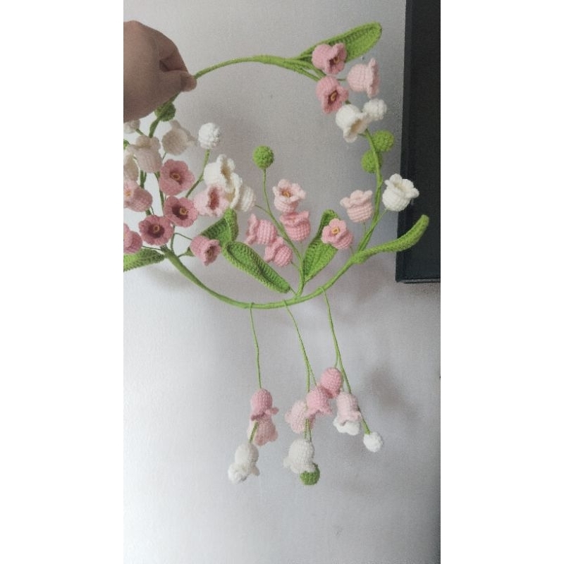 Vòng hoa linh lan len decor phòng