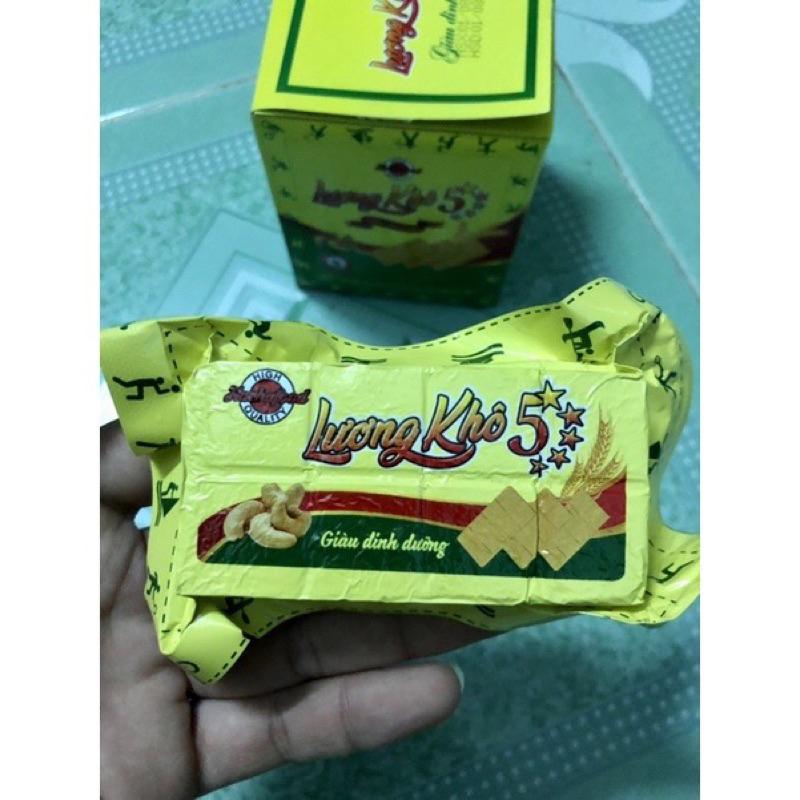 Lương khô cao cấp 5 sao Hải Châu 1 hộp 10 cái x 70g