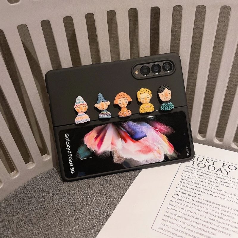 Nhiều màu - Ốp Z Flip5 - Z Flip4 - Z FLip3 - Flip5 charm nhân vật dễ thương kèm dây hạt charm cute