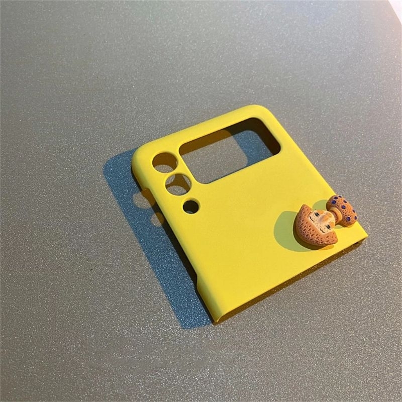 Nhiều màu - Ốp Z Flip5 - Z Flip4 - Z FLip3 - Flip5 charm nhân vật dễ thương kèm dây hạt charm cute