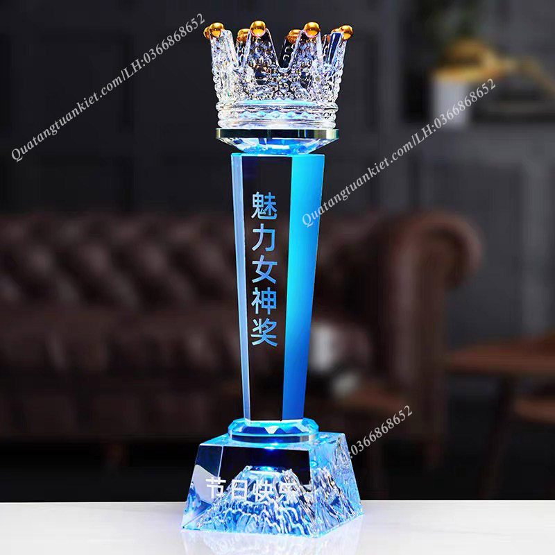 Cúp pha lê vương miện Đế Led 17 màu