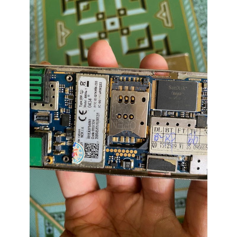 Xác điện thoại như hình không rõ tình trạng.