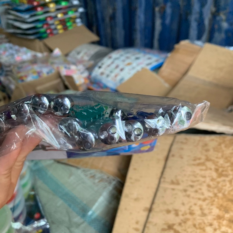 Vỉ 12 đèn laze móc khoá có 3 chế độ