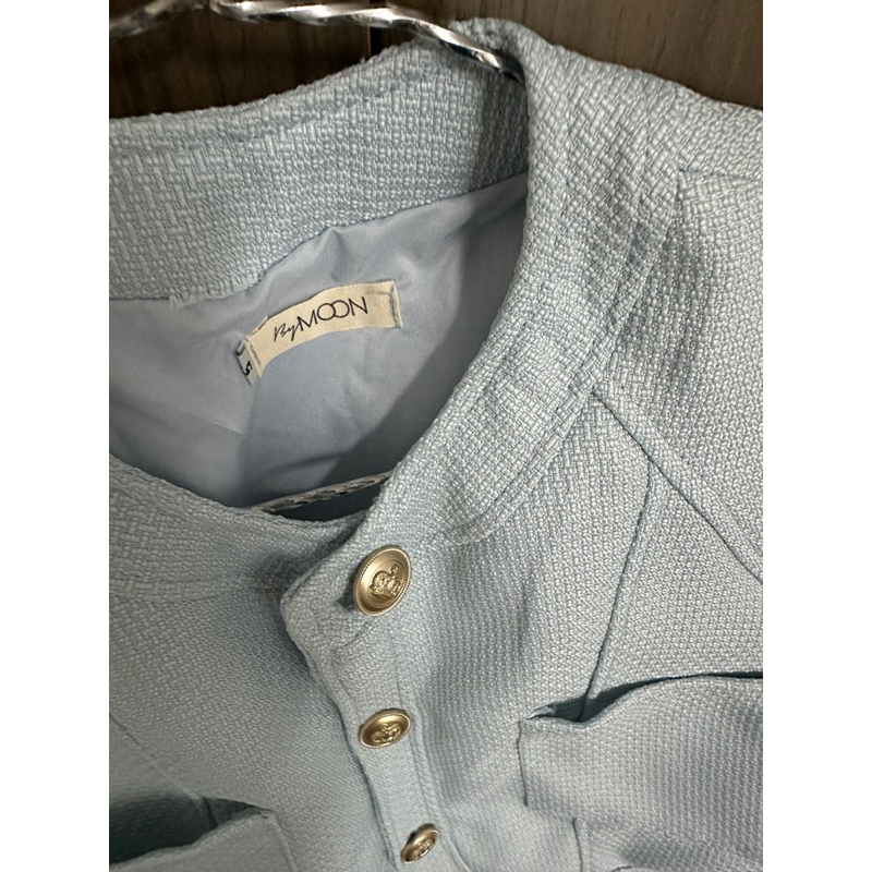 Pass áo dạ xanh dương