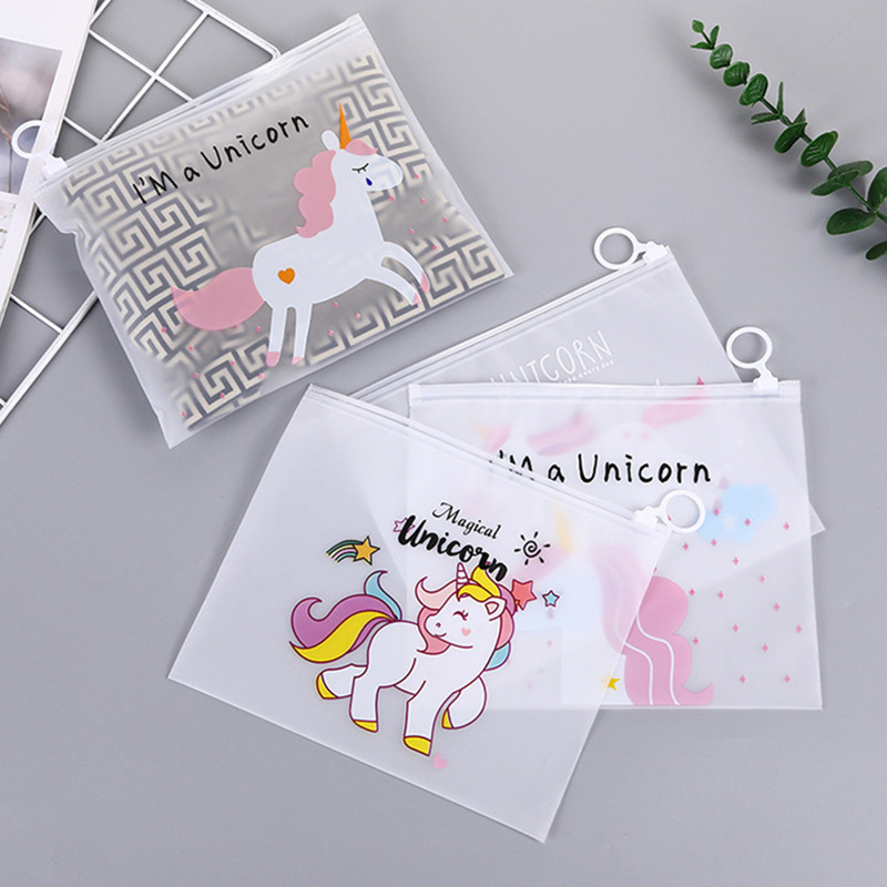 Túi đựng bút viết trong suốt hình hoạt hình unicorn, báo hồng loại to 17cm x 21cm