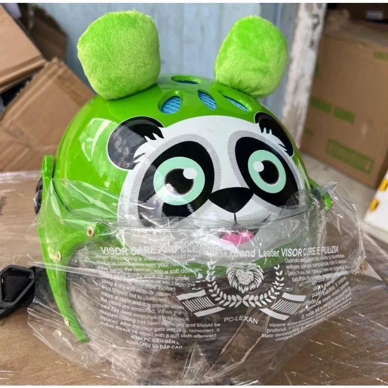 《 HCM 》Mũ / Nón bảo hiểm có kính , Mũ Hello Kitty - đôrêmon có lỗ thông hơi cho bé