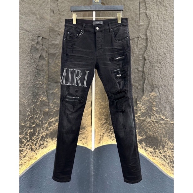 Quần jean côn đen Amiri rách xước chữ da hot trend