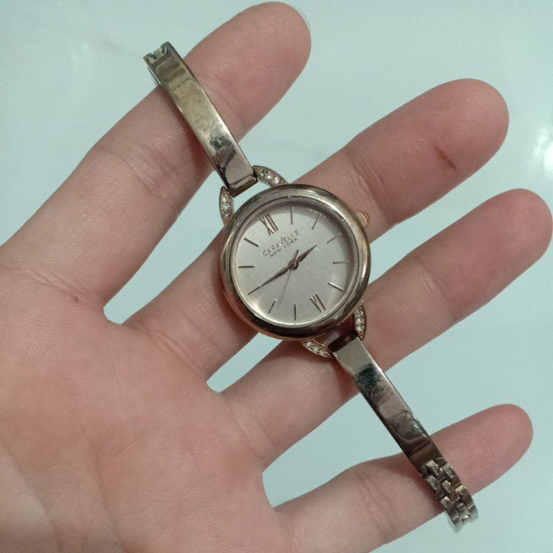 Đồng hồ si nữ hiệu CRAVELLE NEW YORK màu cafe độ mới 90%