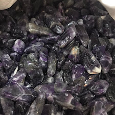 1 viên đá cuội mài bóng hoặc 10 gram vụn thô tự nhiên