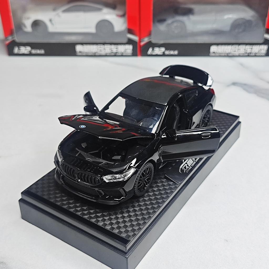 Mô hình xe ô tô BMW M8 tỉ lệ 1:32 hãng Urban có 3 màu full đế hộp mica