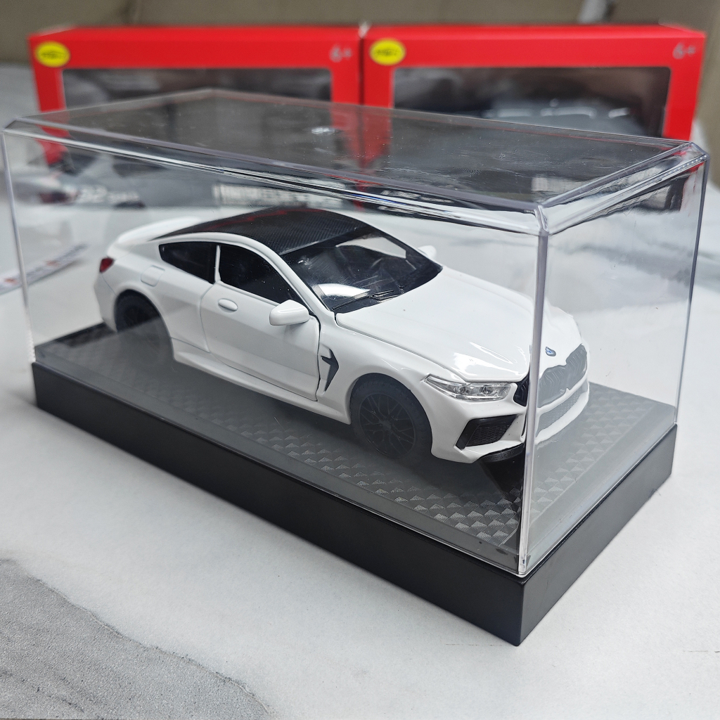 Mô hình xe ô tô BMW M8 tỉ lệ 1:32 hãng Urban có 3 màu full đế hộp mica