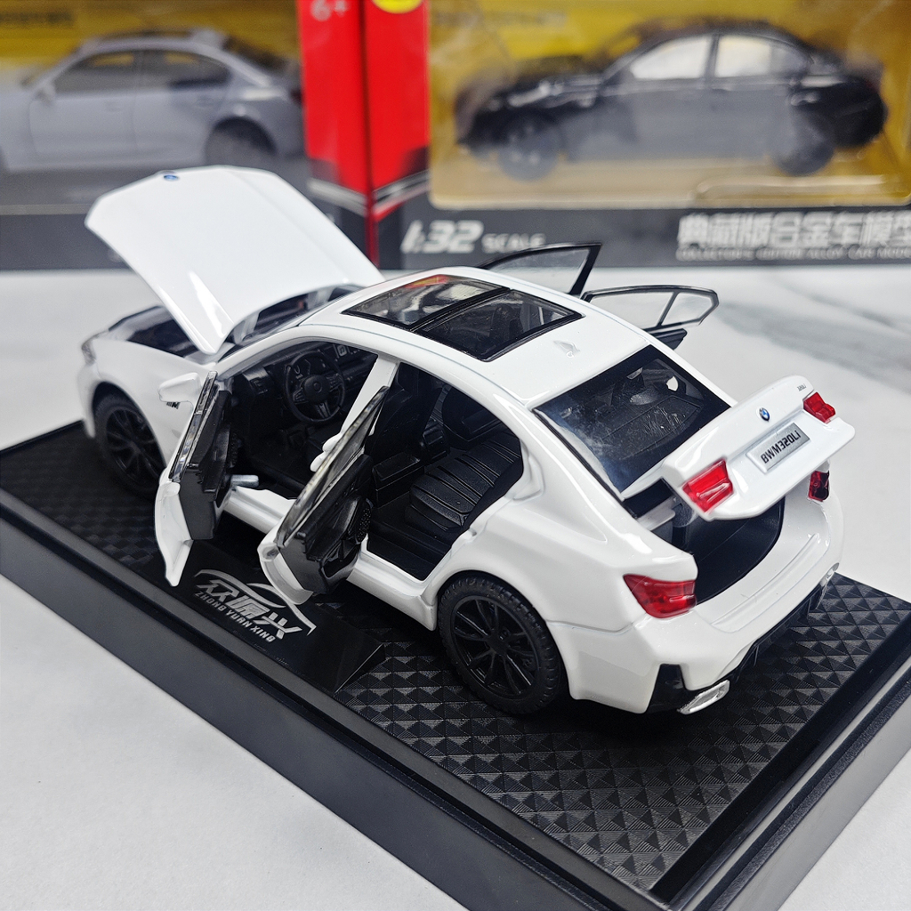 Mô hình xe ô tô BMW 320i tỉ lệ 1:32 hãng Urban có 3 màu full kính, đánh lái
