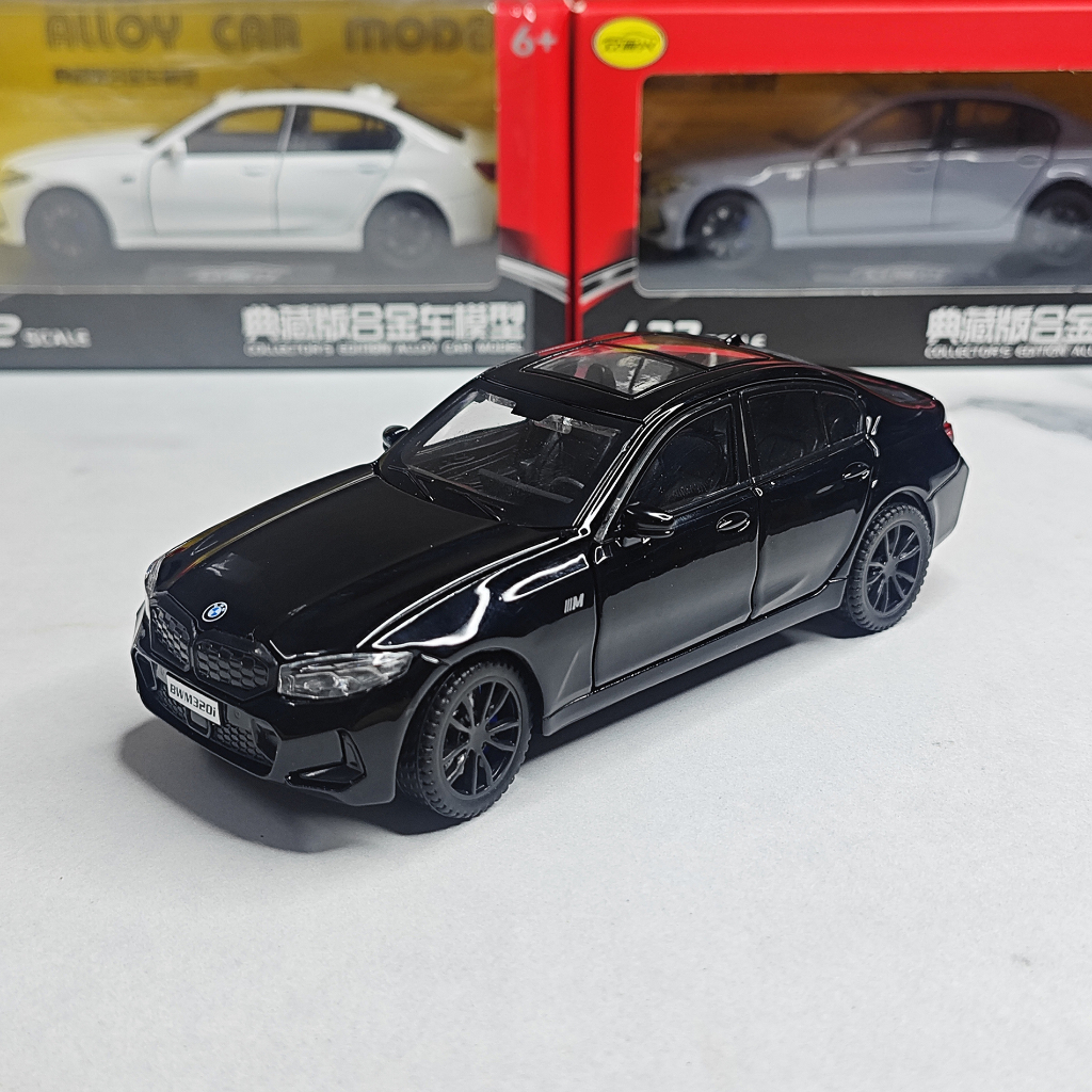 Mô hình xe ô tô BMW 320i tỉ lệ 1:32 hãng Urban có 3 màu full kính, đánh lái
