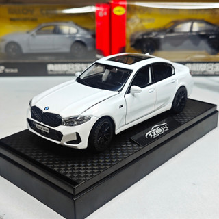 Mô hình xe ô tô BMW 320i tỉ lệ 1:32 hãng Urban có 3 màu full kính, đánh lái