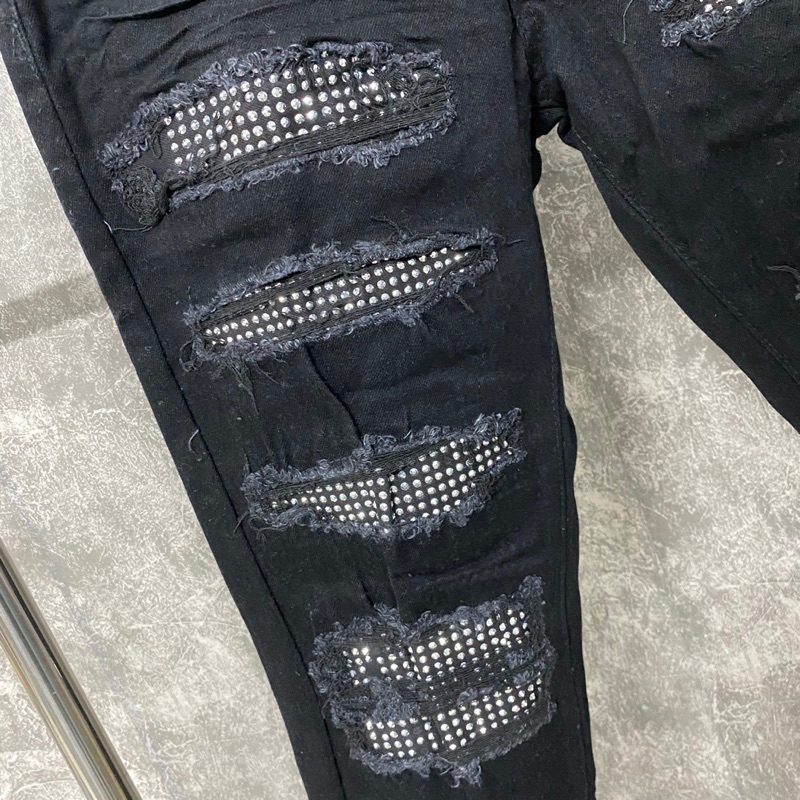Quần jean amiri đen đính đá 4 cúc wash rách tua,quần bò đính đá amiri rách tua khâu viền vá dáng slimfit