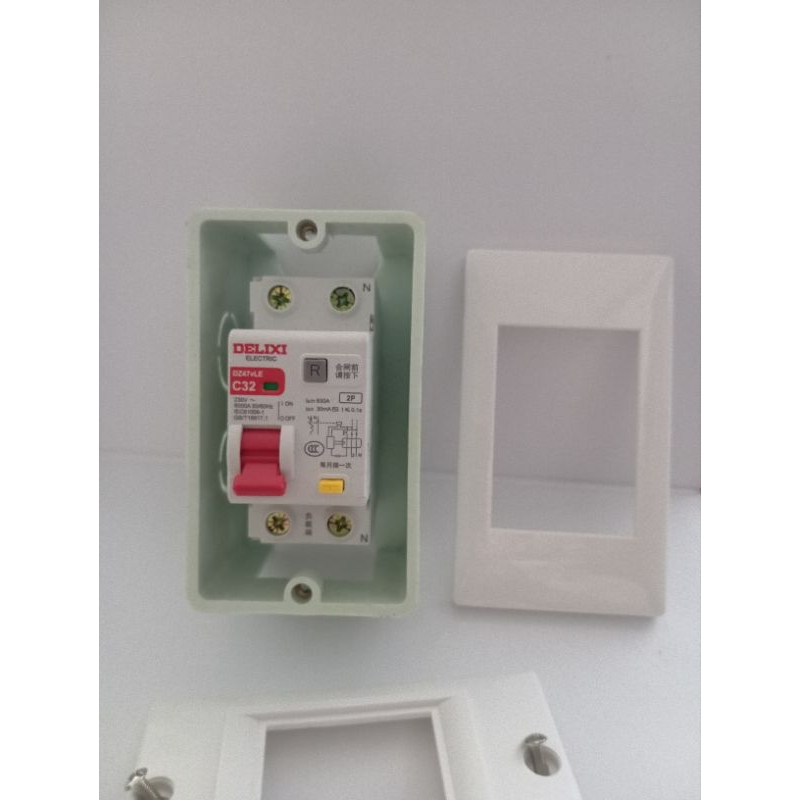 At chống giật gia đình kèm hộp