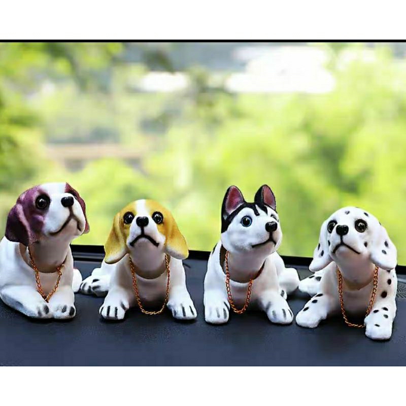 Chó Sphered lắc lư trên xe hơi, chó gật gù, chó lúc lắc, chó đặt taplo ô tô loại lông mịn