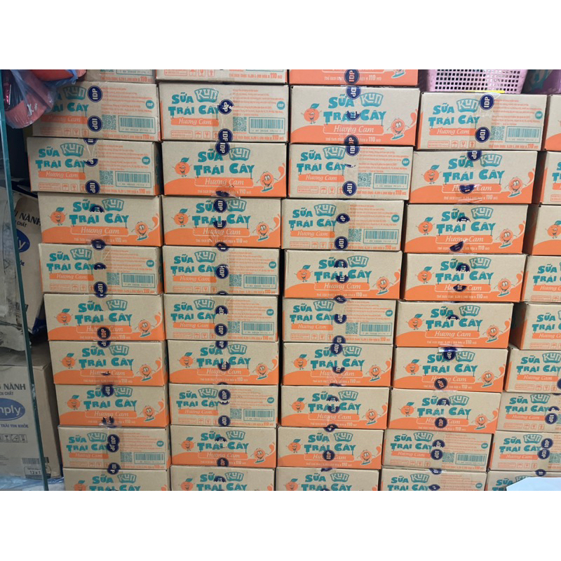 Thùng sữa Kun Hoa Qủa trái Cam/Dâu/Nho/Nhiệt Đới/ Kem Dâu/ Chua cam 48 hộp x 110ml