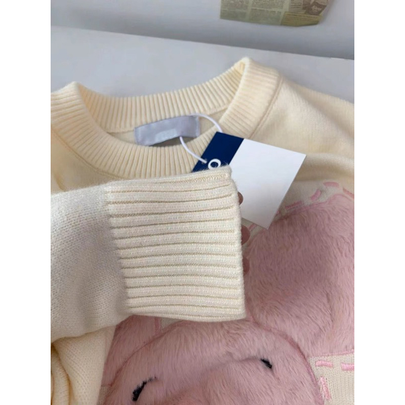 Áo len hình con Heo