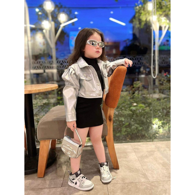 Váy bé gái,Sét áo khoác da nhũ bạc - váy tăm hàn cho bé 10 đến 30kg V0200