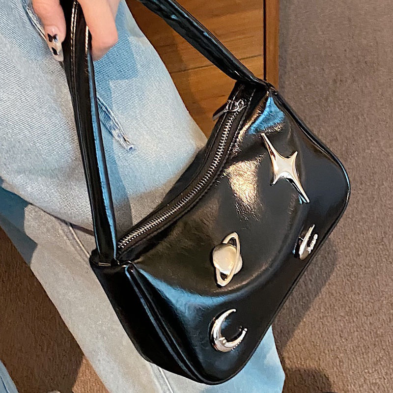 Túi xách kẹp nách da kèm sticker tag