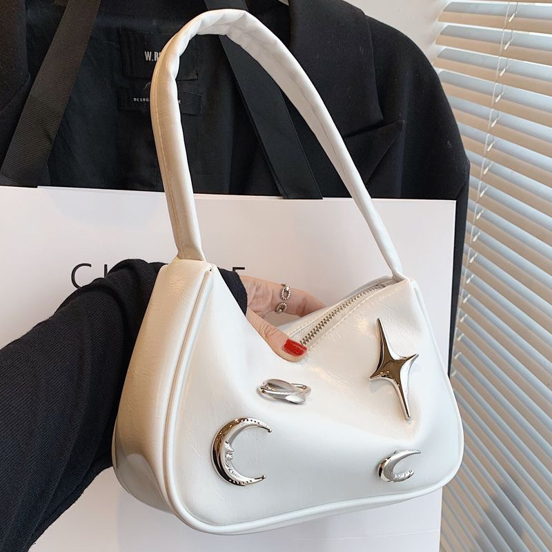 Túi xách kẹp nách da kèm sticker tag