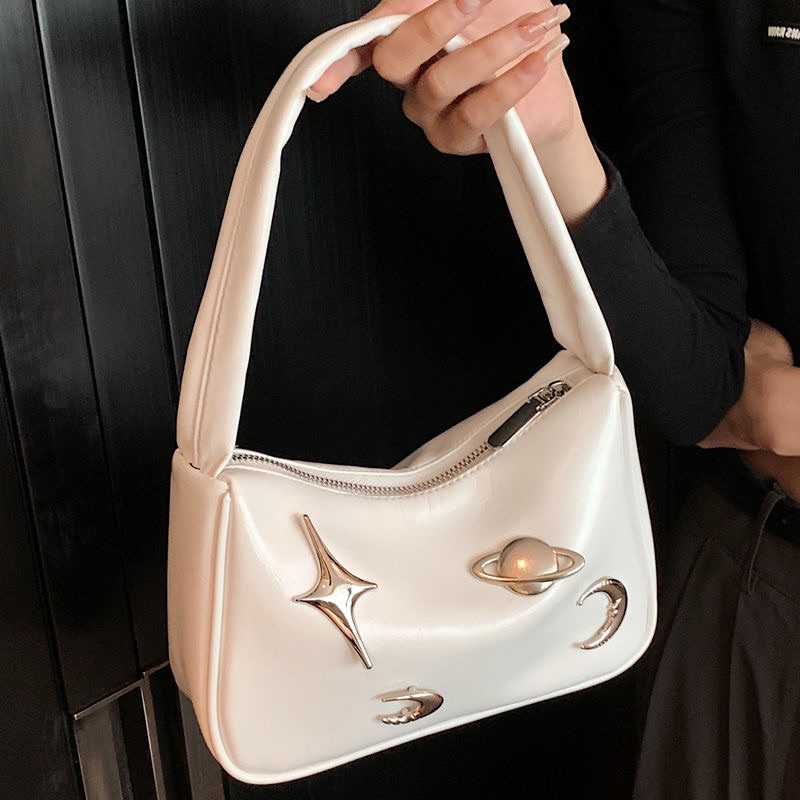 Túi xách kẹp nách da kèm sticker tag