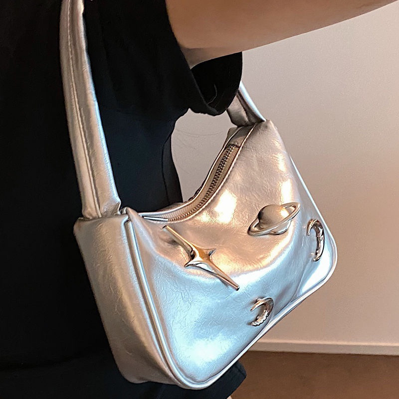 Túi xách kẹp nách da kèm sticker tag