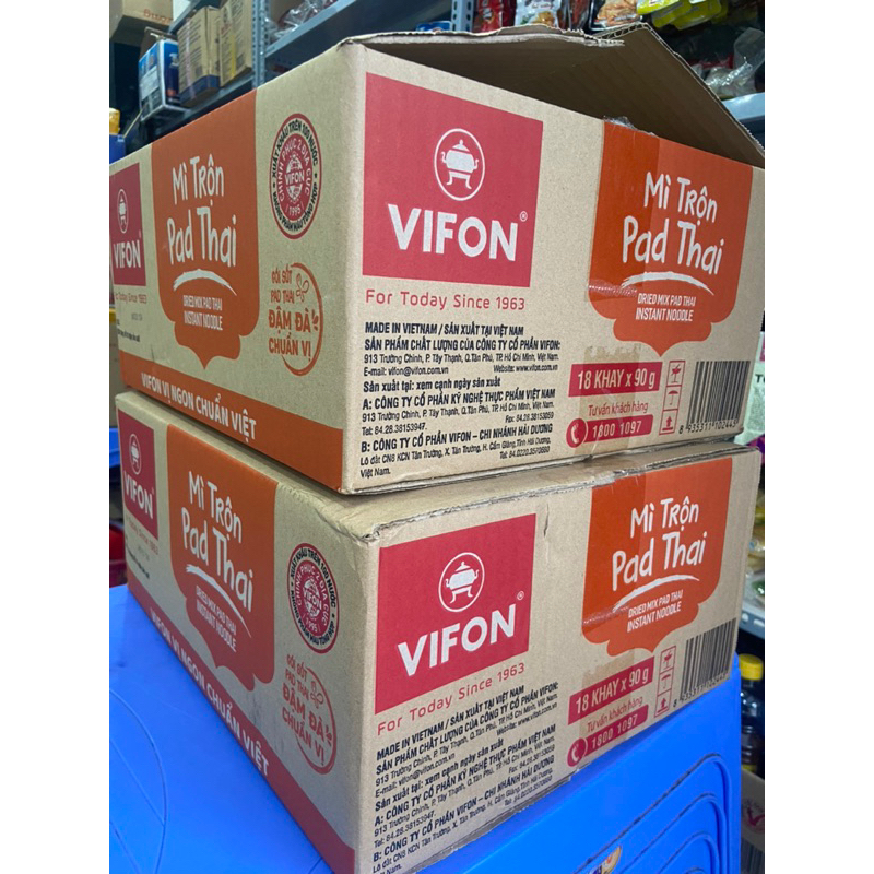 Mì trộn Pad Thái Vifon khay 90g-1 hộp mì xào trộn sốt thái chua cay ăn liền