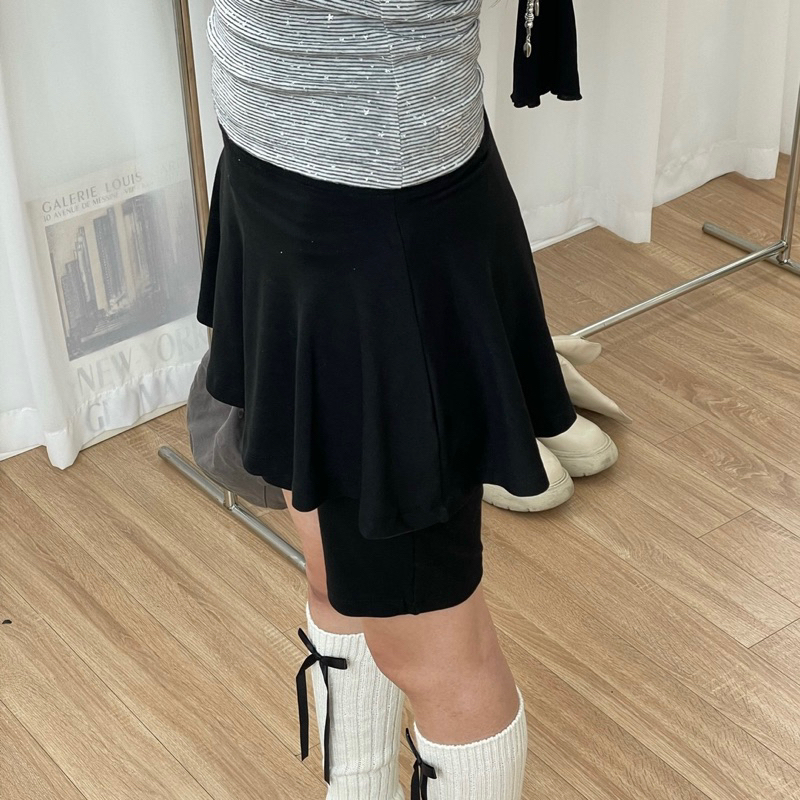 BLACK low-waist skort // quần váy ĐEN kiểu blokecore keooo