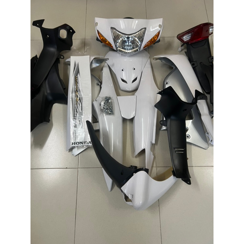 Dàn áo xe wave@ và RS  màu trắng tem đủ đời luôn nhé