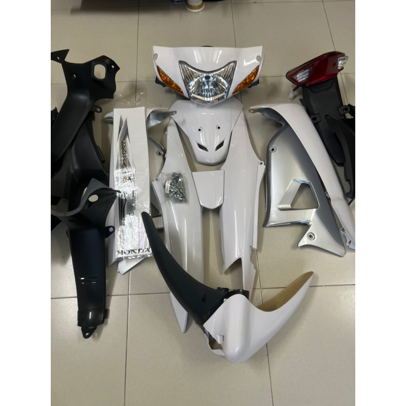 Dàn áo xe wave@ và RS  màu trắng tem đủ đời luôn nhé