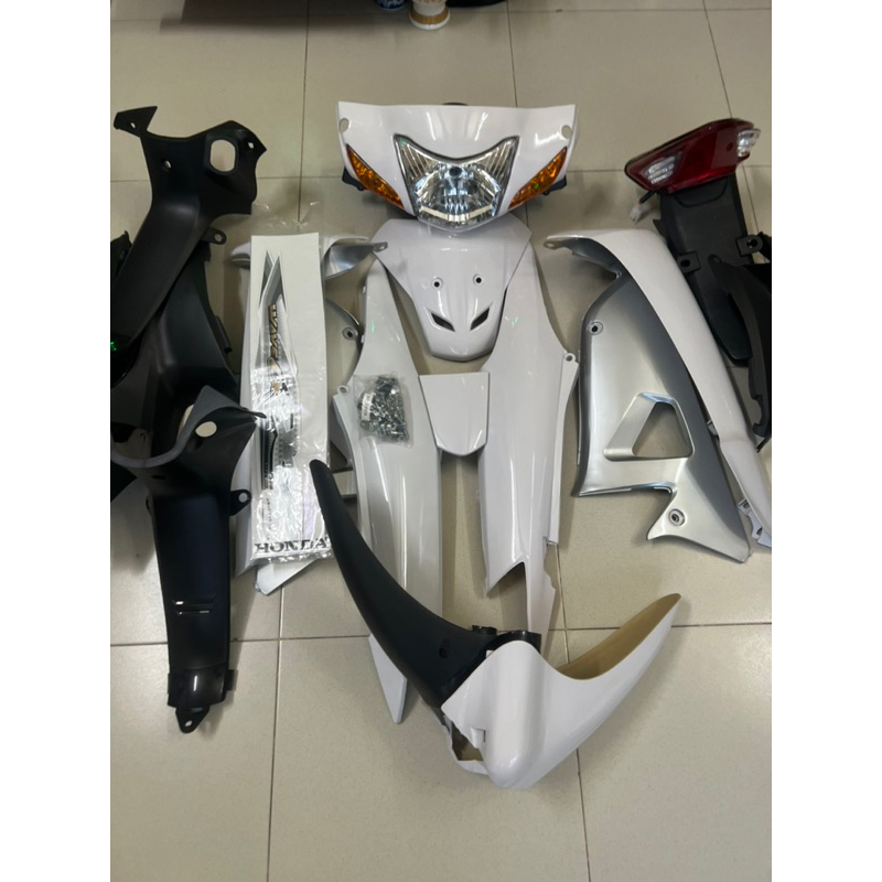 Dàn áo xe wave@ và RS  màu trắng tem đủ đời luôn nhé